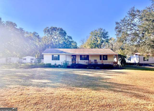 Property at 13 Happy Landing Dr, Waynesville, GA 31566, 3 beds, 2 baths