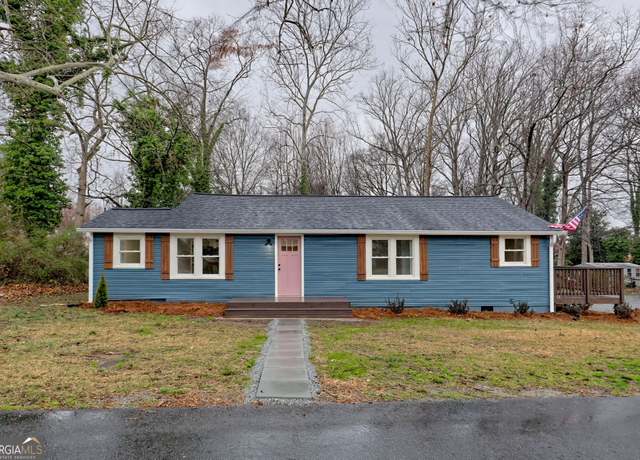 Property at 72 Fourth St, Hartwell, GA 30643, 3 beds, 2 baths