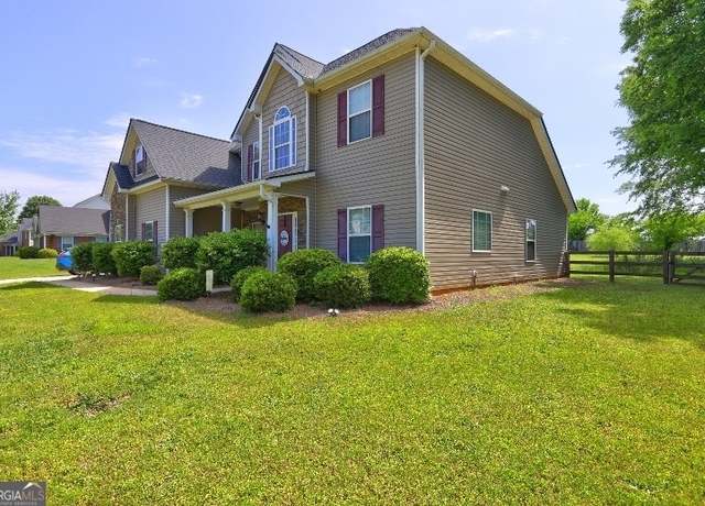 Property at 156 Oakwood Dr, Eatonton, GA 31024, 5 beds, 3.5 baths