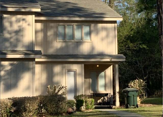 Property at 16 Woodrum Pl, Statesboro, GA 30458, 2 beds, 2 baths