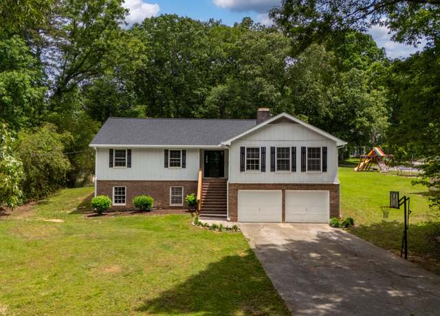 Property at 121 Stonewood Dr, Toccoa, GA 30577, 3 beds, 2 baths