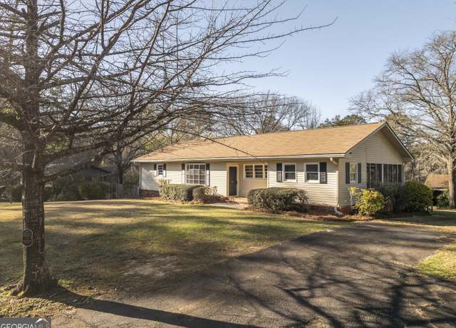 Property at 1751 Ben Hill Dr, Macon, GA 31211, 3 beds, 2 baths