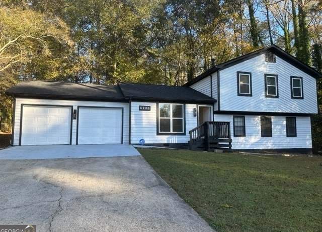 Property at 6880 Cumberland Cir, Riverdale, GA 30296, 3 beds, 2.5 baths