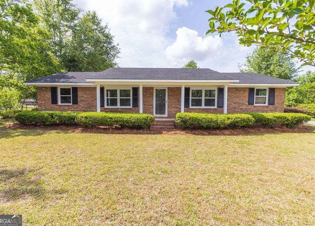 Property at 3088 Southwood Dr, Waycross, GA 31503, 4 beds, 2 baths