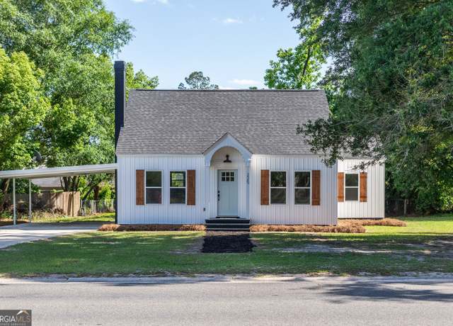 Property at 225 Strickland Ave, Blackshear, GA 31516, 3 beds, 2 baths