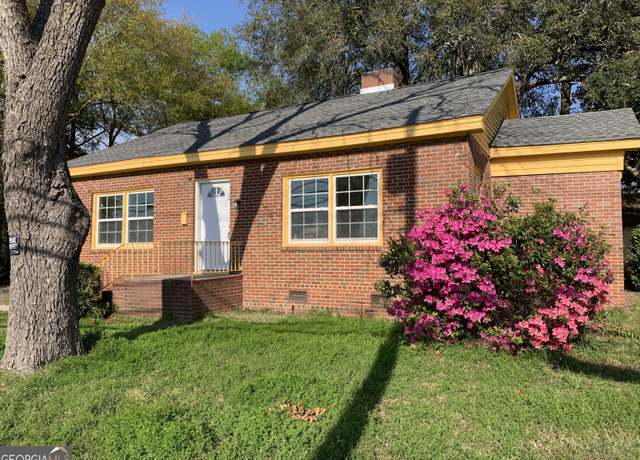 Property at 611 College St, Eastman, GA 31023, 3 beds, 2 baths