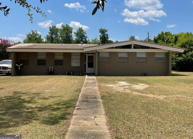 Property at 406 Holly Dr, Albany, GA 31705, 3 beds, 2 baths