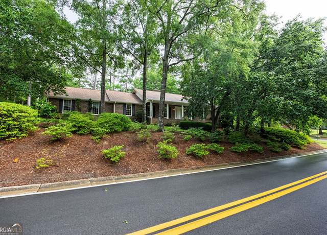 Property at 205 Castlegate Rd, Macon, GA 31210, 4 beds, 3.5 baths