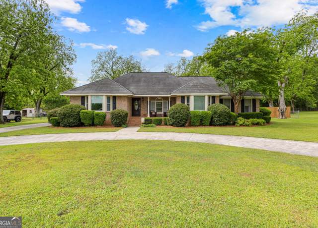 Property at 109 Maple Dr, Barnesville, GA 30204, 4 beds, 2 baths