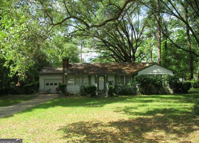 Property at 305 Hollis Dr, Albany, GA 31705, 3 beds, 1 bath