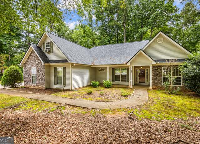 Property at 210 Pecan Ridge Dr, Fayetteville, GA 30215, 3 beds, 2 baths