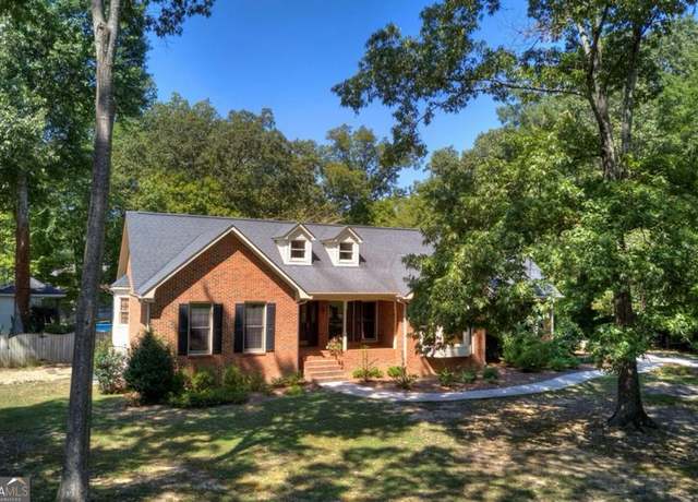 Property at 212 Rolling Oaks Dr NW, Rome, GA 30165, 4 beds, 3 baths