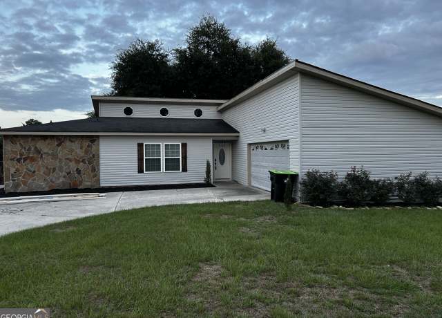 Property at 104 Garden Ct, Warner Robins, GA 31088, 3 beds, 2 baths
