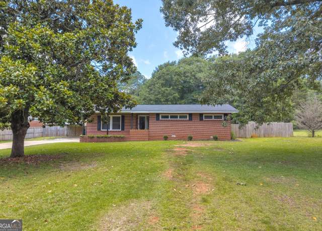 Property at 72 Cade St, Hartwell, GA 30643, 4 beds, 2 baths