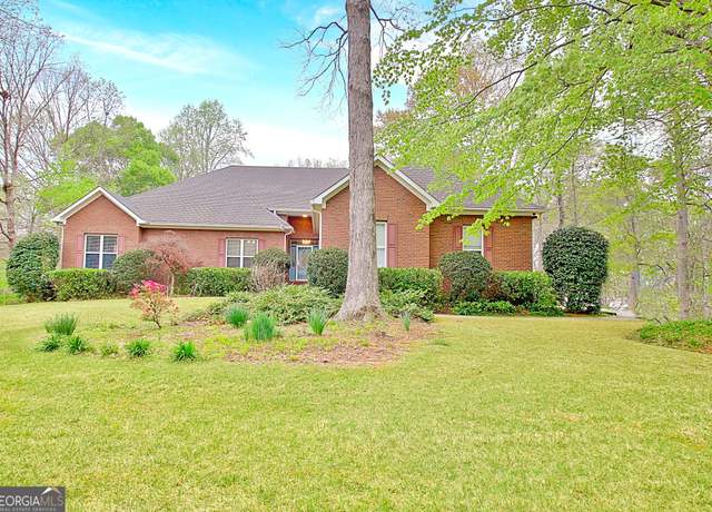 Property at 165 Hideaway Dr, Fayetteville, GA 30215, 4 beds, 3.5 baths