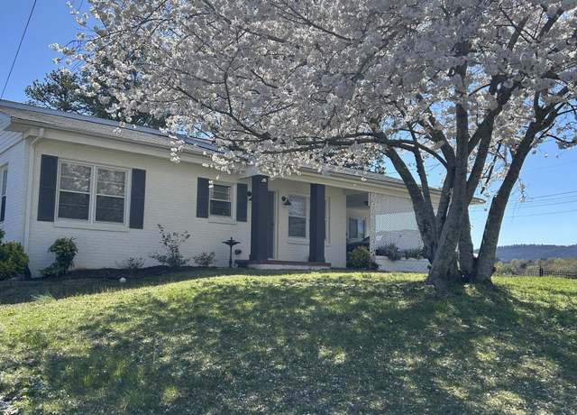 Property at 815 W Crawford St, Dalton, GA 30720, 3 beds, 1 bath