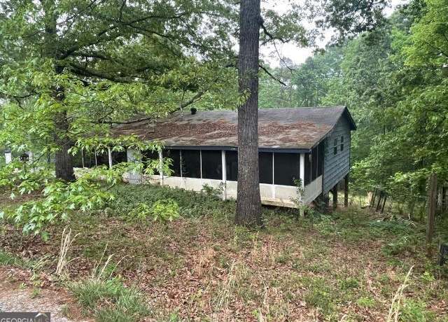 Property at 3556 Ridge Dr, Gainesville, GA 30501, 3 beds, 2 baths