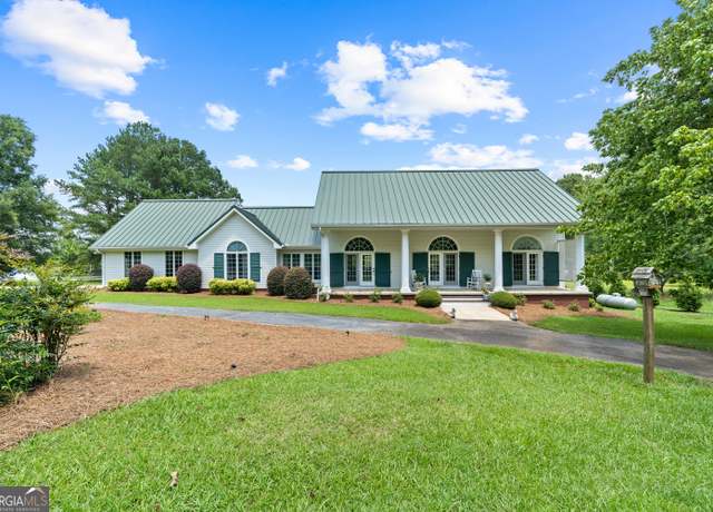 Property at 1071 Lakeshore Dr, Buckhead, GA 30625, 3 beds, 2 baths