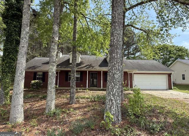 Property at 130 Elm St, Hampton, GA 30228, 3 beds, 2 baths