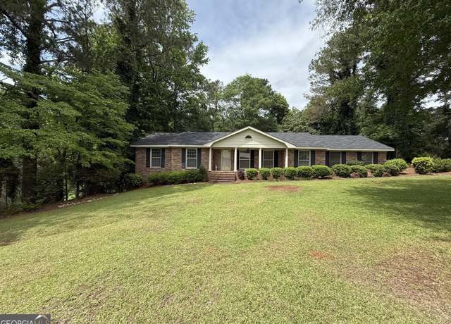 Property at 210 N Chilton Cres, Lagrange, GA 30240, 3 beds, 2 baths