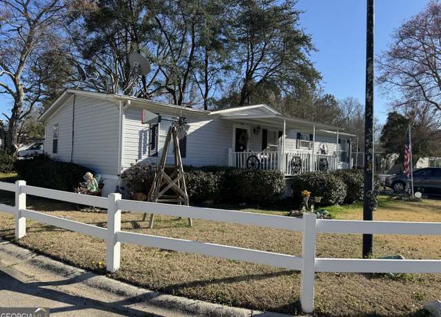 Property at 9 E Meadow Ln SW, Conyers, GA 30012, 3 beds, 2 baths