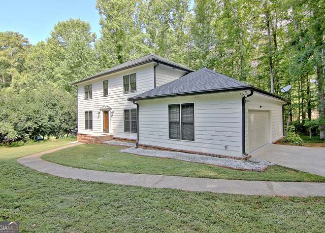 Property at 215 Kingswood Dr, Fayetteville, GA 30215, 4 beds, 2.5 baths