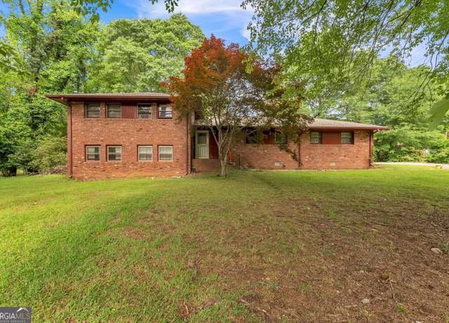 Property at 180 E Greenwood Dr, Carrollton, GA 30117, 4 beds, 2 baths