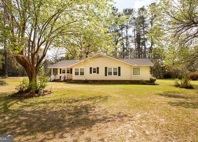 Property at 110 Briarwood Rd, Waycross, GA 31501, 3 beds, 2 baths