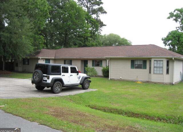 Property at 511 S Arizona St, Kingsland, GA 31548
