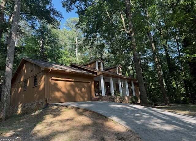 Property at 1159 Woodland Cir, Lawrenceville, GA 30043, 3 beds, 2 baths