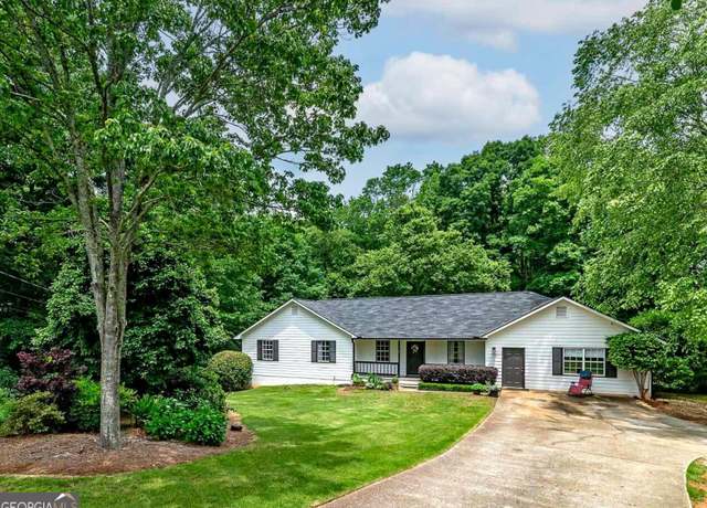 Property at 40 Salem Ct, Mcdonough, GA 30252, 3 beds, 2 baths