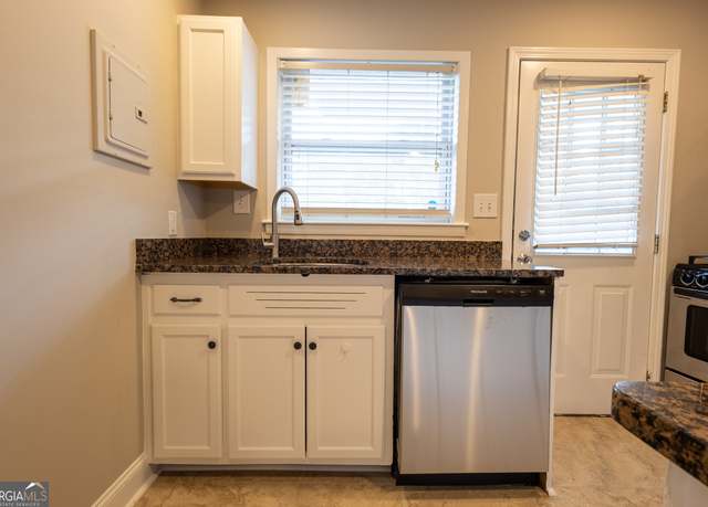 Property at 4282 Roswell Rd NW Unit D2, Atlanta, GA 30342, 2 beds, 2 baths