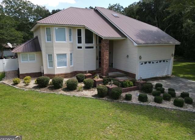 Property at 11 Plantation Dr, Swainsboro, GA 30401, 4 beds, 3 baths