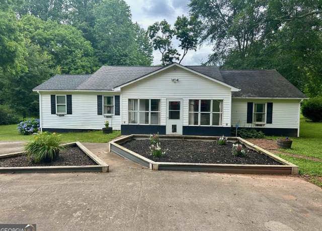 Property at 34 Sugarloaf Dr, Cleveland, GA 30528, 4 beds, 2 baths