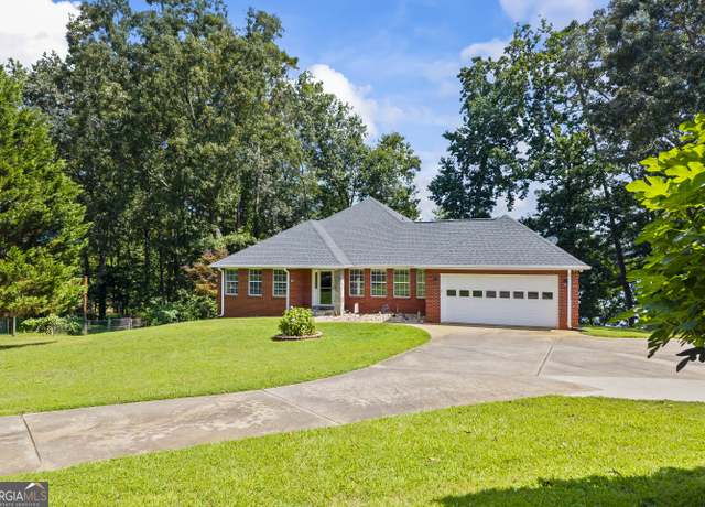 Property at 226 Travelers Pt, Toccoa, GA 30577, 3 beds, 2.5 baths
