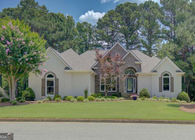 Property at 425 Lake Forest Dr, Newnan, GA 30265, 3 beds, 2.5 baths