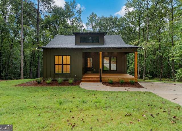 Property at 424 Oak Dr, Pine Mountain, GA 31822, 3 beds, 2 baths