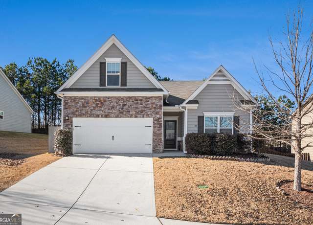 Property at 10 October Ave, Newnan, GA 30265, 4 beds, 3 baths