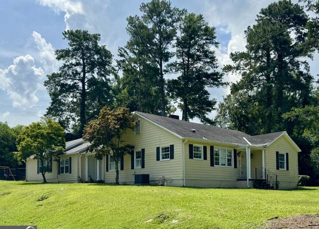 Property at 375 Calloway Dr, Macon, GA 31204, 5 beds, 3 baths