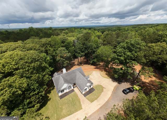 Property at 279 Doc Perry Rd, Newnan, GA 30263, 4 beds, 2 baths
