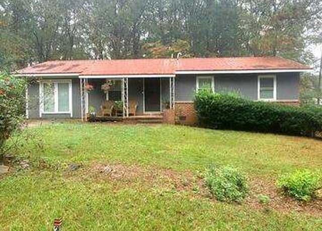 Property at 254 Kelly St, Monticello, GA 31064, 3 beds, 1.5 baths