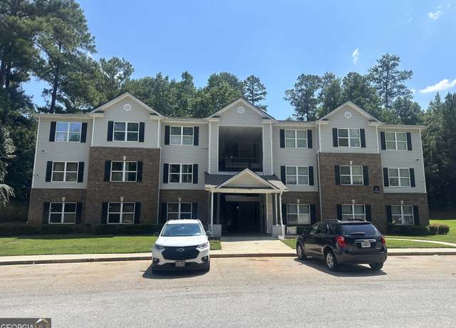 Property at 8201 Fairington Village Dr, Lithonia, GA 30038, 3 beds, 2 baths