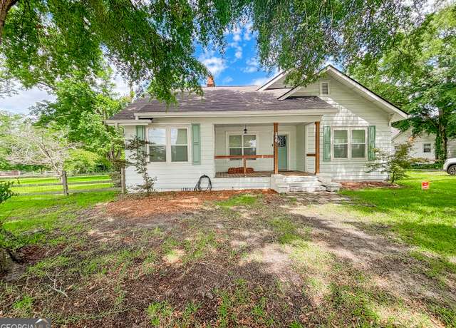 Property at 226 N Main St, Sylvania, GA 30467, 3 beds, 2 baths