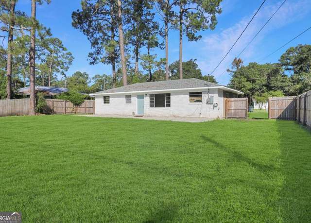 Property at 806 S Macon St, Jesup, GA 31545, 3 beds, 1 bath