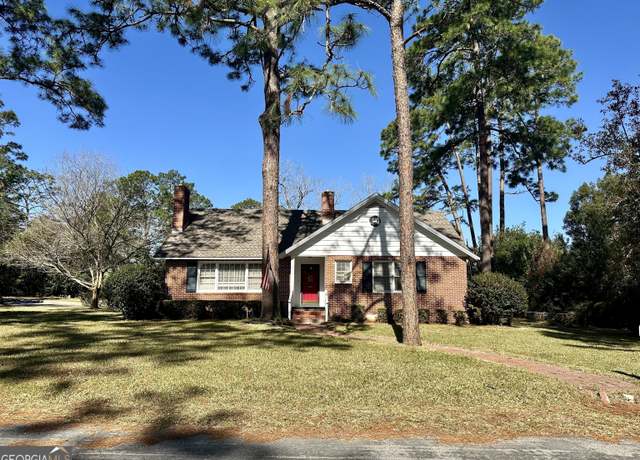 Property at 1613 Camellia Dr, Waycross, GA 31501, 3 beds, 3 baths