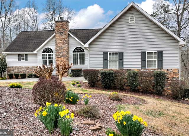 Property at 674 Upper Stair St, Clarkesville, GA 30523, 3 beds, 3 baths