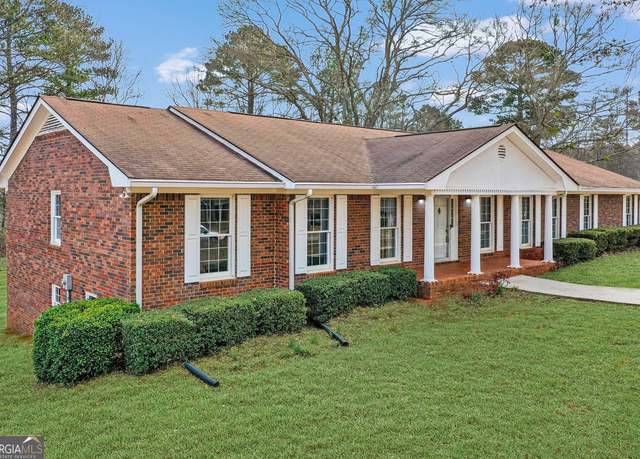 Property at 210 Heritage Cir, Mcdonough, GA 30253, 3 beds, 2 baths