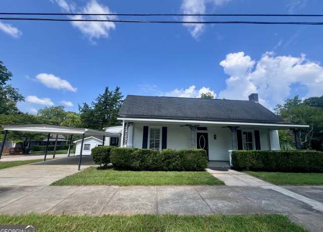 Property at 516 S Lewis St, Lagrange, GA 30240, 3 beds, 2 baths
