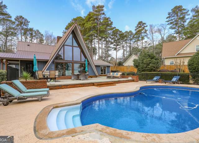 Property at 106 Honeysuckle Ln NE, Milledgeville, GA 31061, 4 beds, 3 baths