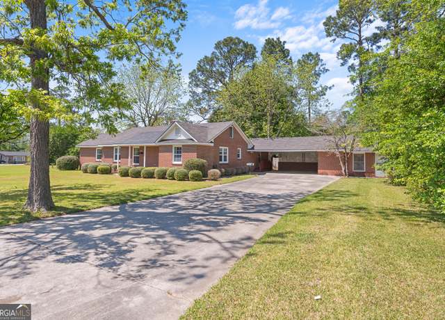 Property at 703 Wells St, Claxton, GA 30417, 3 beds, 2 baths